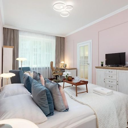Luxurious & Unique Apartment Mickiewicza Cracow By Renters Prestige Krakow Luaran gambar
