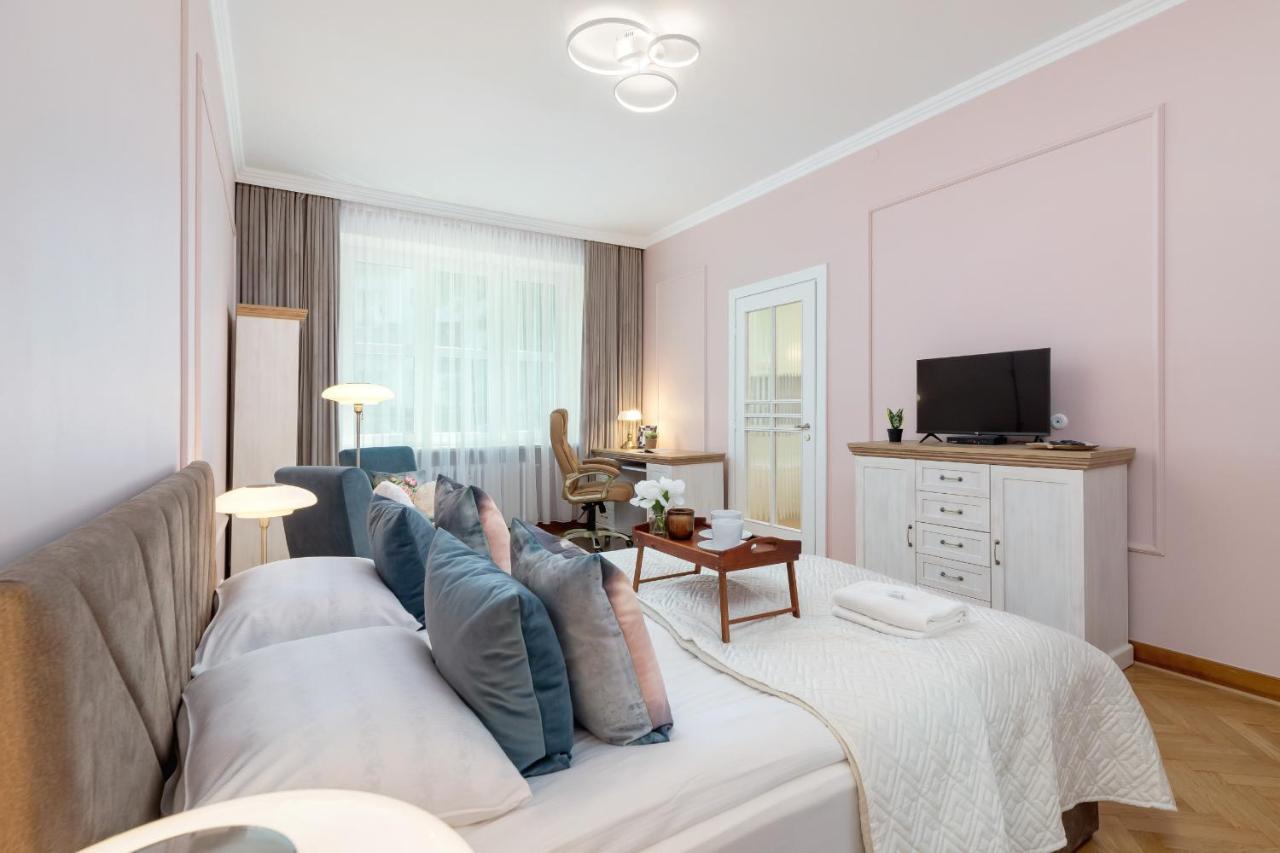 Luxurious & Unique Apartment Mickiewicza Cracow By Renters Prestige Krakow Luaran gambar