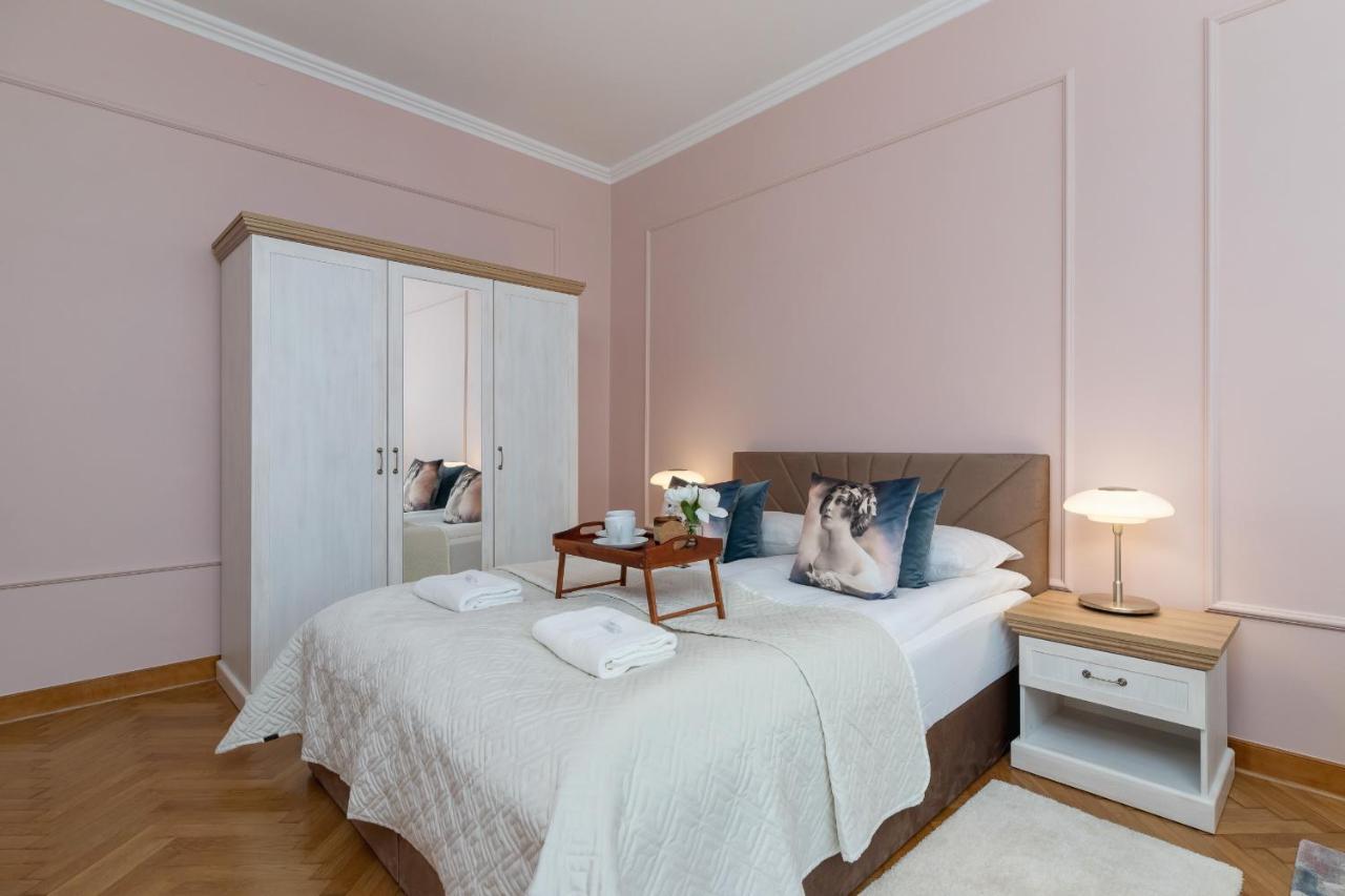Luxurious & Unique Apartment Mickiewicza Cracow By Renters Prestige Krakow Luaran gambar